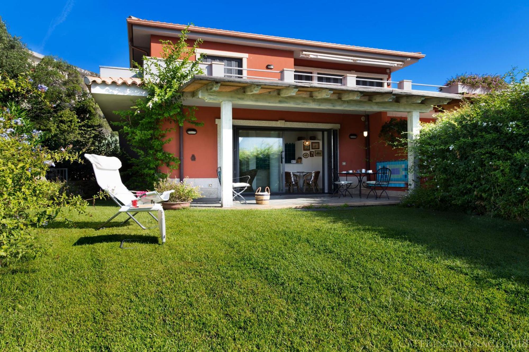 Casa Magnolia San Pantaleo Villa Exterior photo